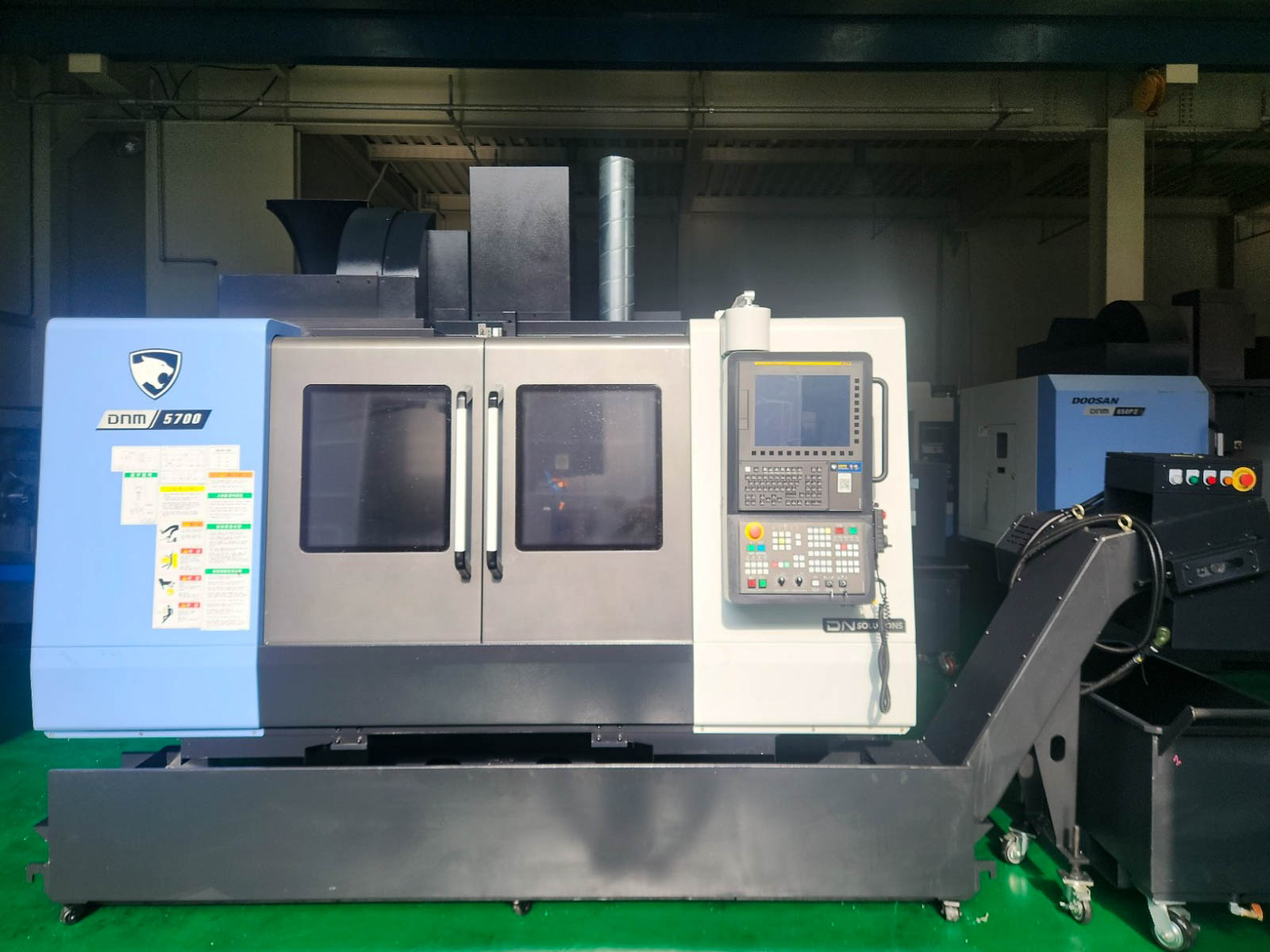 مركز بالقطع العمودي DOOSAN DNM 5700 (2023) id11159